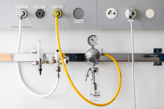 Technical system in the patient room of the isolation ward in the Lucerne Cantonal Hospital.